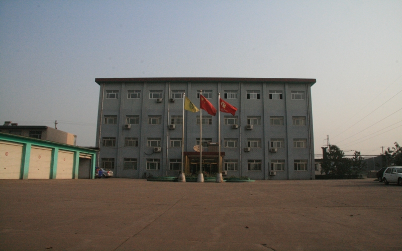 1999年，成立吐鲁番合利钢铁厂，钢铁是这样炼成的